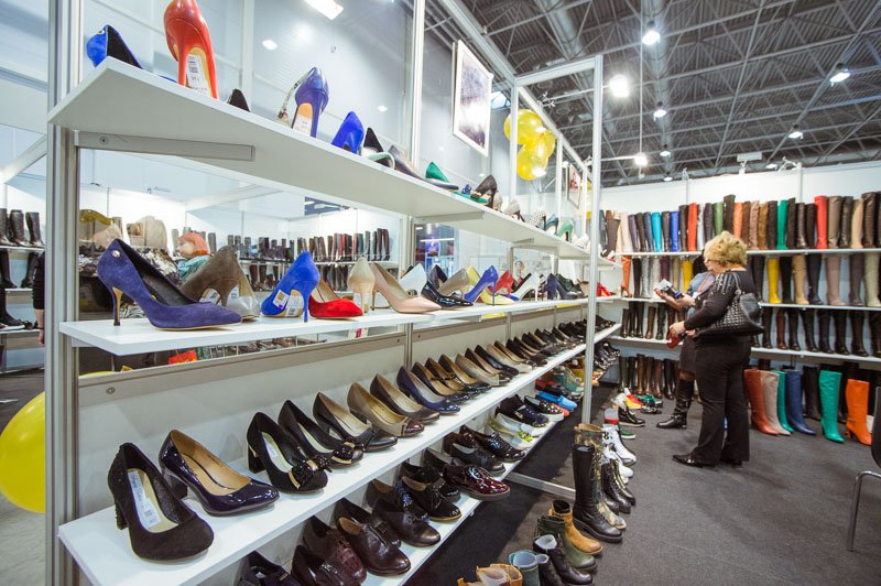 Сайт робек обувь. Экспозиция обуви. Ярмарка обуви. Выставка обуви. Новосибирск ярмарки обуви.